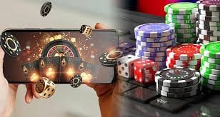 Filipino player completing a phplush deposit using GCash on a mobile phone